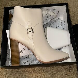 NWOT Lulu’s Booties